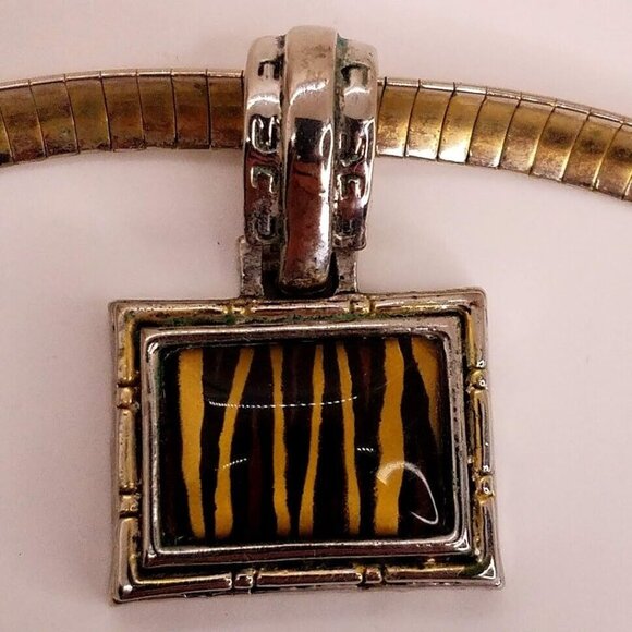 Pendant Necklace Simulated Tiger 1" Pendant 17" Omega Silver Tone Chain - Picture 9 of 9